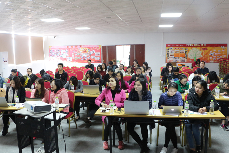 學(xué)員在圣元電器上課 學(xué)員在圣元電器上課