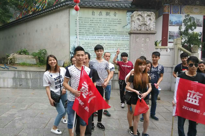 圣元小組到達(dá)指定地點(diǎn)拍照 圣元小組到達(dá)指定地點(diǎn)拍照