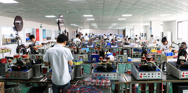 圣元環(huán)形變壓器生產車間