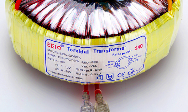 圣元環(huán)形變壓器標(biāo)簽特寫(xiě)