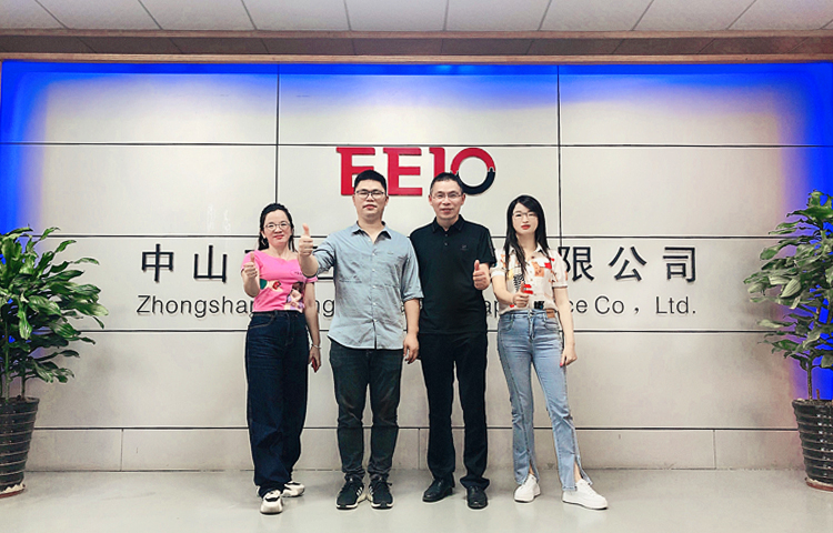 客戶來訪圣元環(huán)形變壓器實(shí)地考察