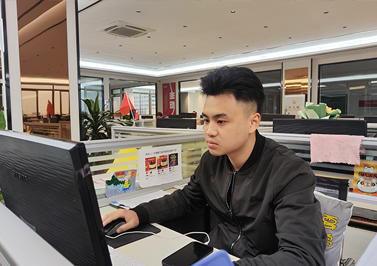 圣元環(huán)形變壓器工廠優(yōu)秀業(yè)務員——李淇峰